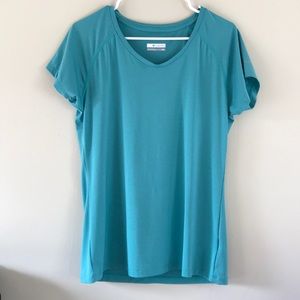 Women’s workout top size medium
